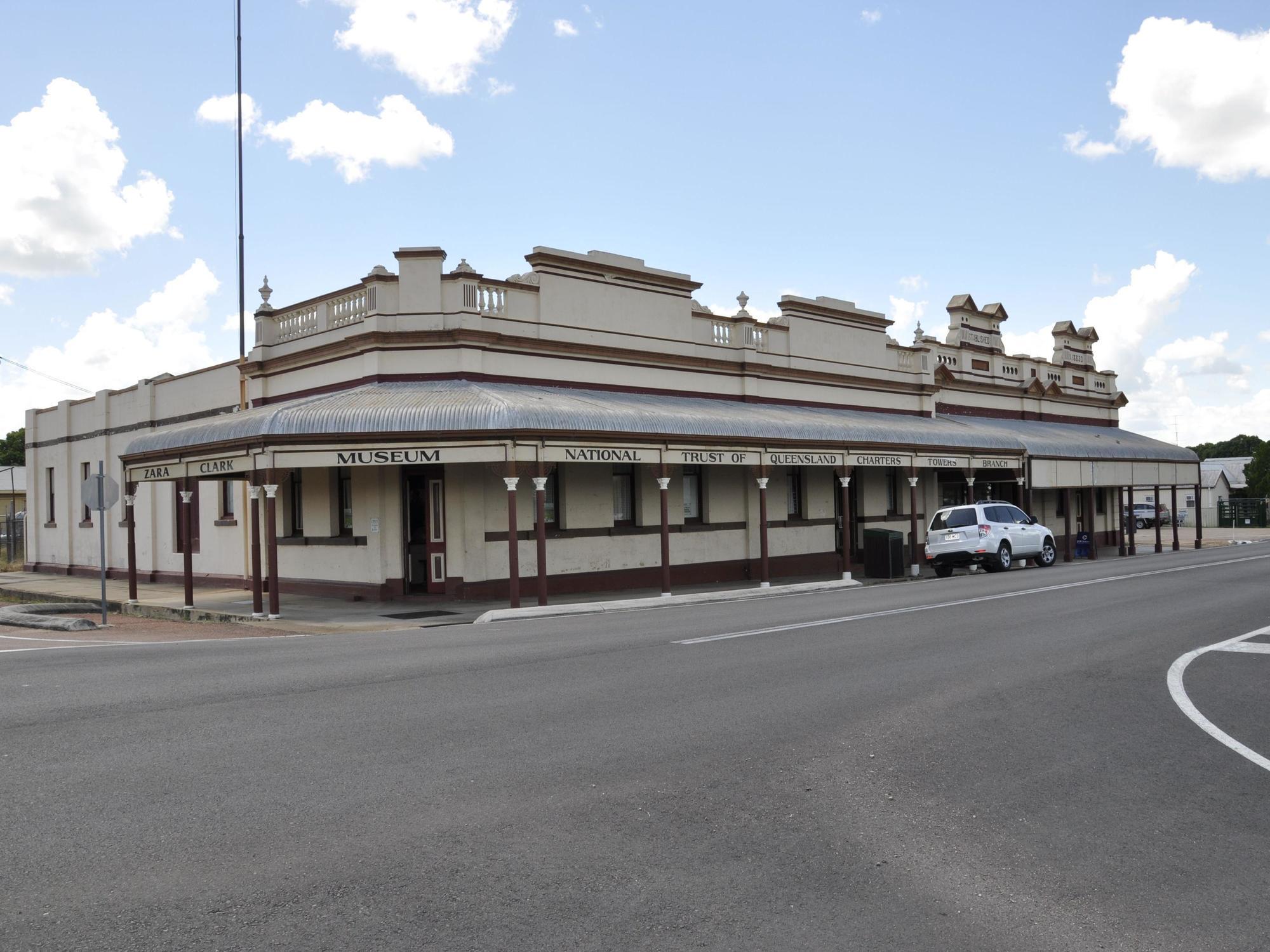 Gold City Motel Charters Towers Extérieur photo